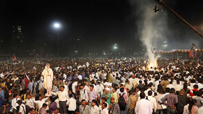 Bal Thackeray death anniversary funeral photos when crowd was visible on streets of Mumbai kpn