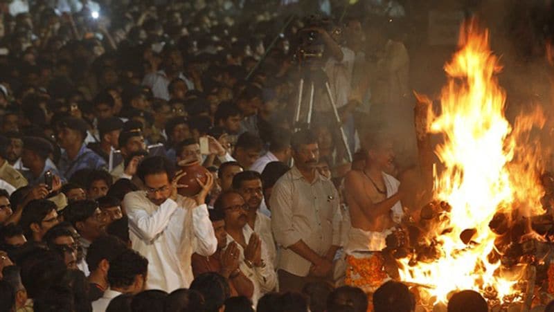 Bal Thackeray death anniversary funeral photos when crowd was visible on streets of Mumbai kpn