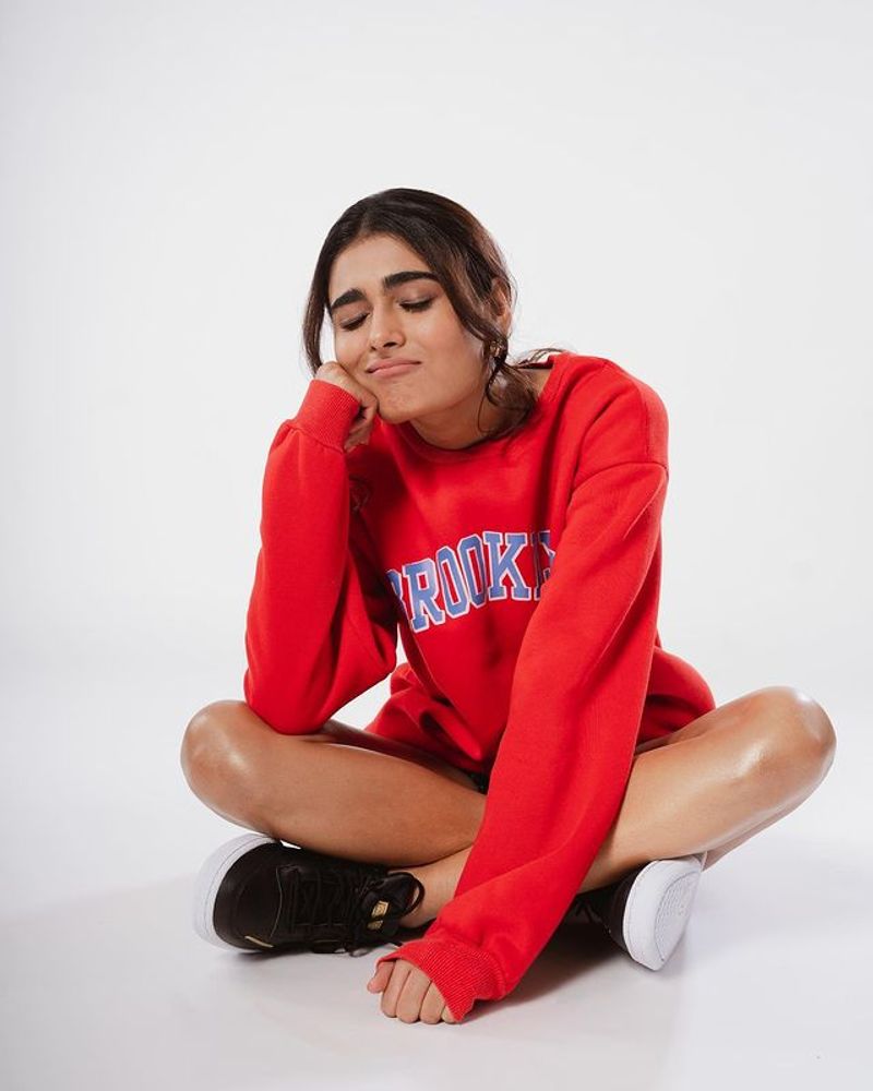 Shalini Pandey stunning photoshoot in red t shirt goes viral