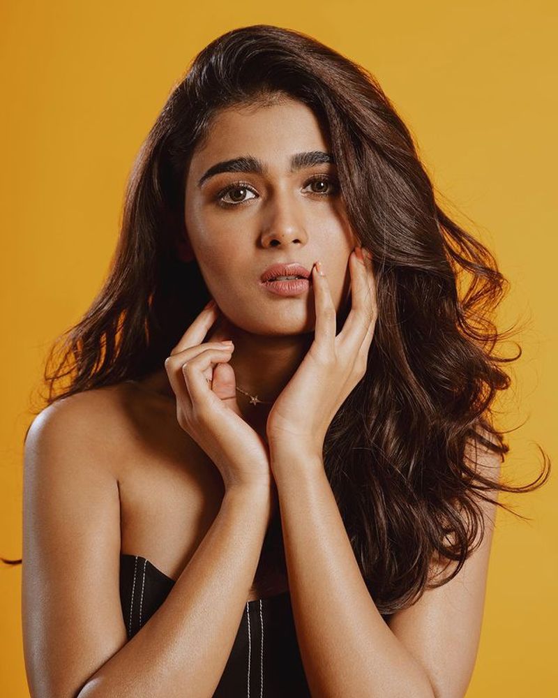 Shalini Pandey stunning photoshoot in red t shirt goes viral