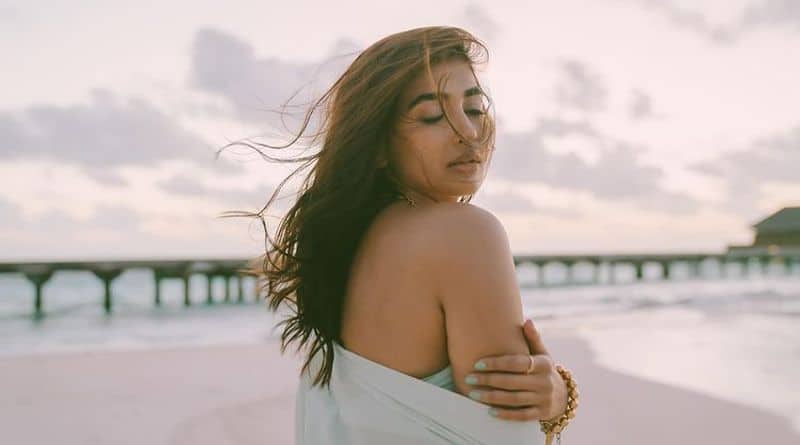 actress pooja hegde Pour it stir it and dance video viral in instagram