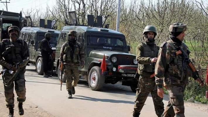 Terrorist attack in Jammu and Kashmir, 4 injured including 2 CRPF personnel KPA Terrorist attack in Jammu and Kashmir, 4 injured including 2 CRPF personnel KPA