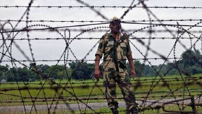 Residents demanding barbed wire to reduce crime at the border in Murshidabad Residents demanding barbed wire to reduce crime at the border in Murshidabad