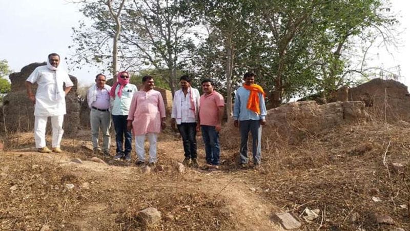 Madhya Pradesh Chhatarpur Chauka village due to fear of ghosts whole village became empty and only 4 people live UDT