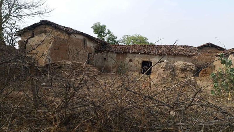 Madhya Pradesh Chhatarpur Chauka village due to fear of ghosts whole village became empty and only 4 people live UDT