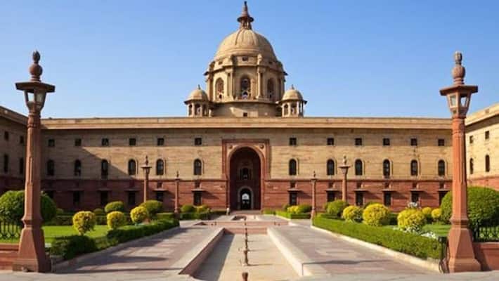 A Couple arrested trying to enter Rashtrapati Bhavan illegally KPA A Couple arrested trying to enter Rashtrapati Bhavan illegally KPA