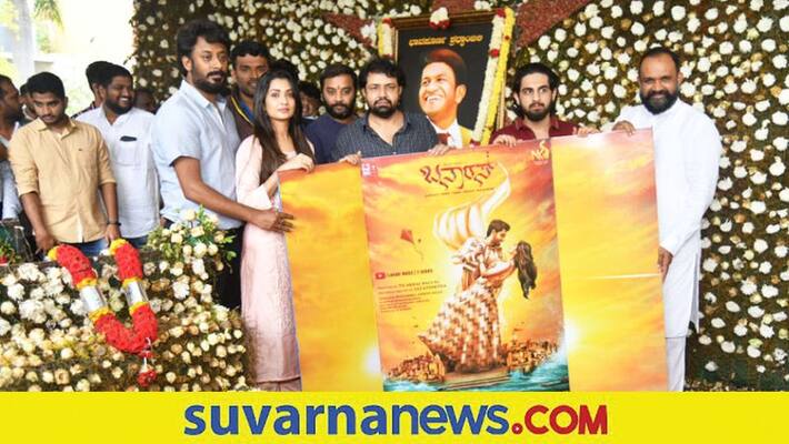zaid khan banaras movie poster lunched in puneeth rajkumar grave in kanteerava stadium gvd zaid khan banaras movie poster lunched in puneeth rajkumar grave in kanteerava stadium gvd