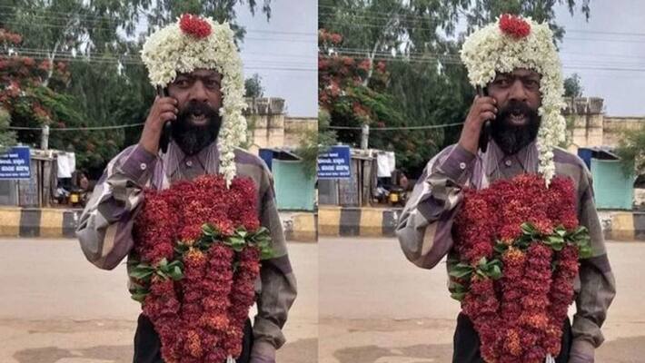 Thousands gathered for last rites of a beggar in karnataka Thousands gathered for last rites of a beggar in karnataka
