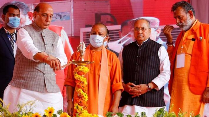 UP Jhansi Jalsa Rashtra Raksha Samarpan Parv and Arms Exhibition Defense Minister Rajnath Singh and CM Yogi Adityanath inaugurated UDT UP Jhansi Jalsa Rashtra Raksha Samarpan Parv and Arms Exhibition Defense Minister Rajnath Singh and CM Yogi Adityanath inaugurated UDT