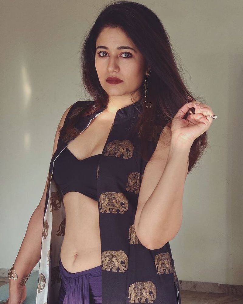 Poonam Bajwa Raises the temprature in these Sizzling pictures