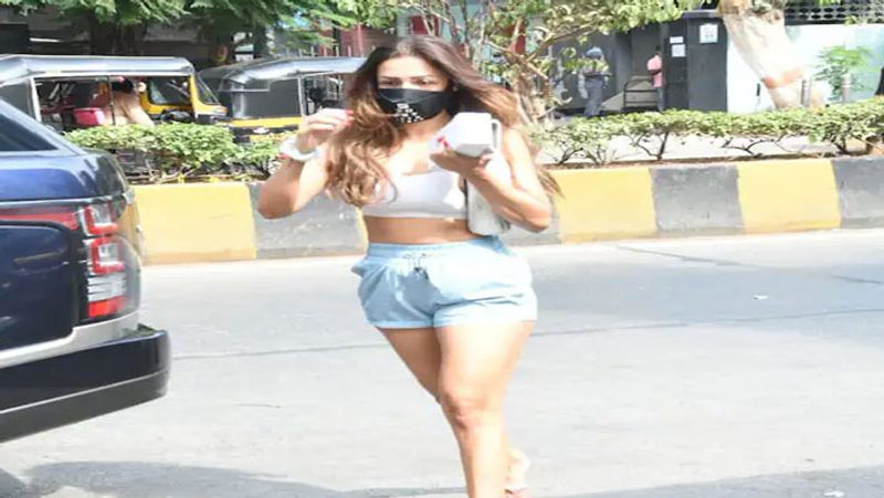 malaika arora steps out for yoga in messy and sleepy look see her latest phots NTP
