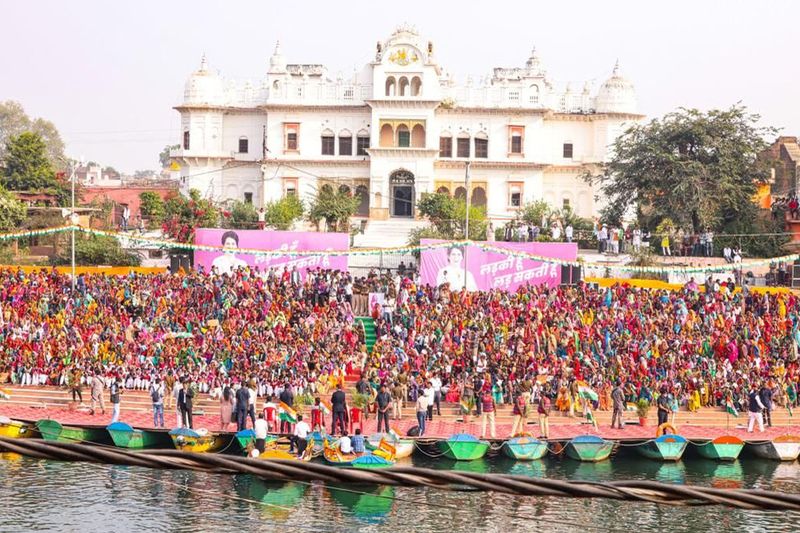 UP Election 2022,congress priyanka gandhi mandakini river chitrakoot dialogue with women stb