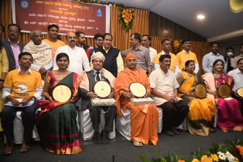 Dr gururaj karajagi selected for Ramanashree sarana lifetime achievement award mah