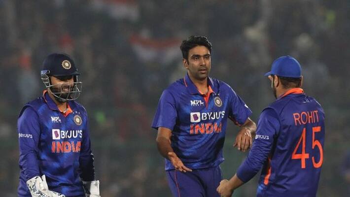 martin guptill and mark chapman fifties new zealand set easy target to india in first t20 martin guptill and mark chapman fifties new zealand set easy target to india in first t20