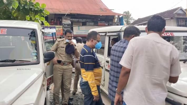 Iringalakuda SBI chief associate officer arrested for embezzling Rs 3 And half crore Iringalakuda SBI chief associate officer arrested for embezzling Rs 3 And half crore