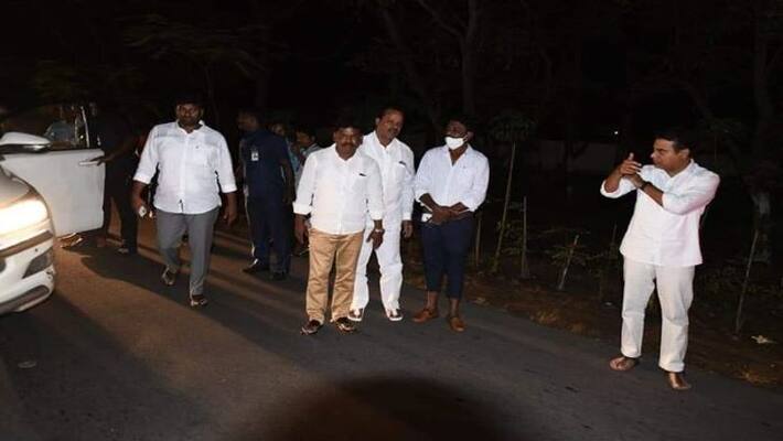 minister ktr helped road accident victims in hyderabad minister ktr helped road accident victims in hyderabad