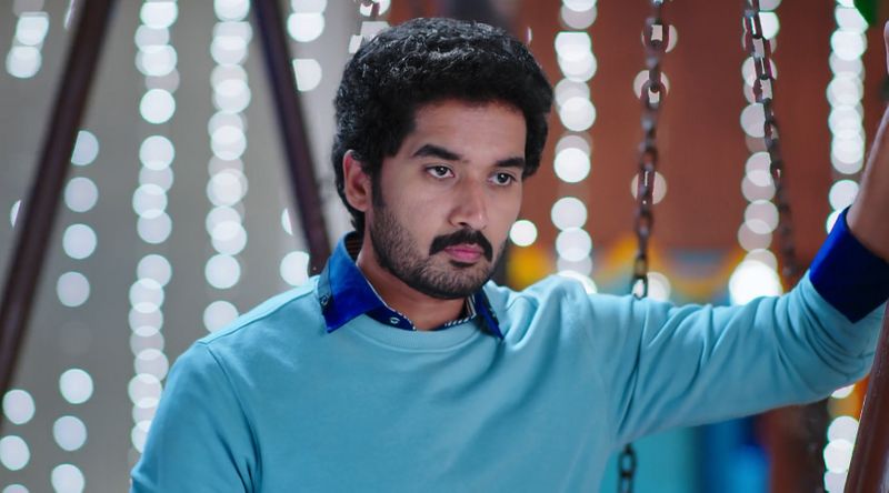 Karthik doubts Deepas unusual behaviour and confronts her in todays Karthika deepam serial episode