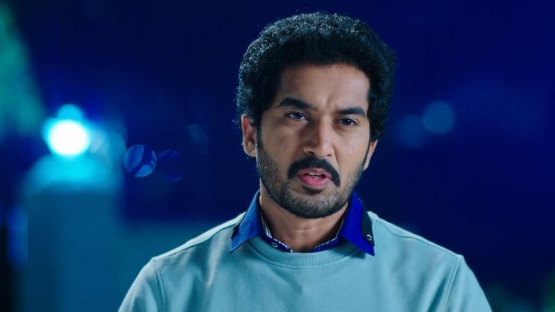 Karthik doubts Deepas unusual behaviour and confronts her in todays Karthika deepam serial episode