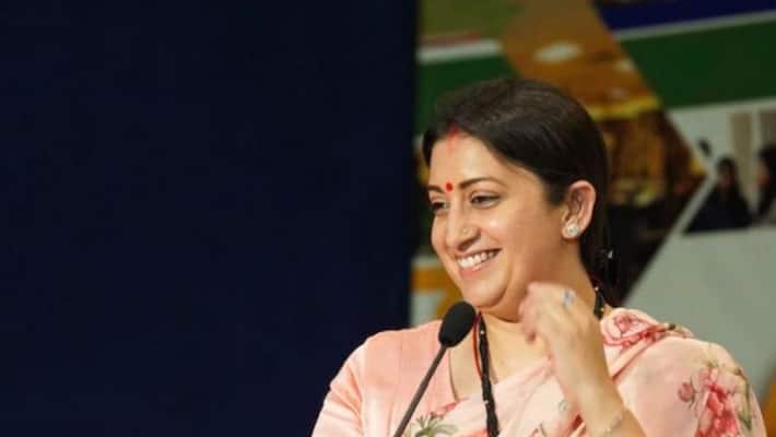 Smriti Irani's one single slap from mom cleans aura goes viral, leaves netizens in splits-dnm Smriti Irani's one single slap from mom cleans aura goes viral, leaves netizens in splits-dnm