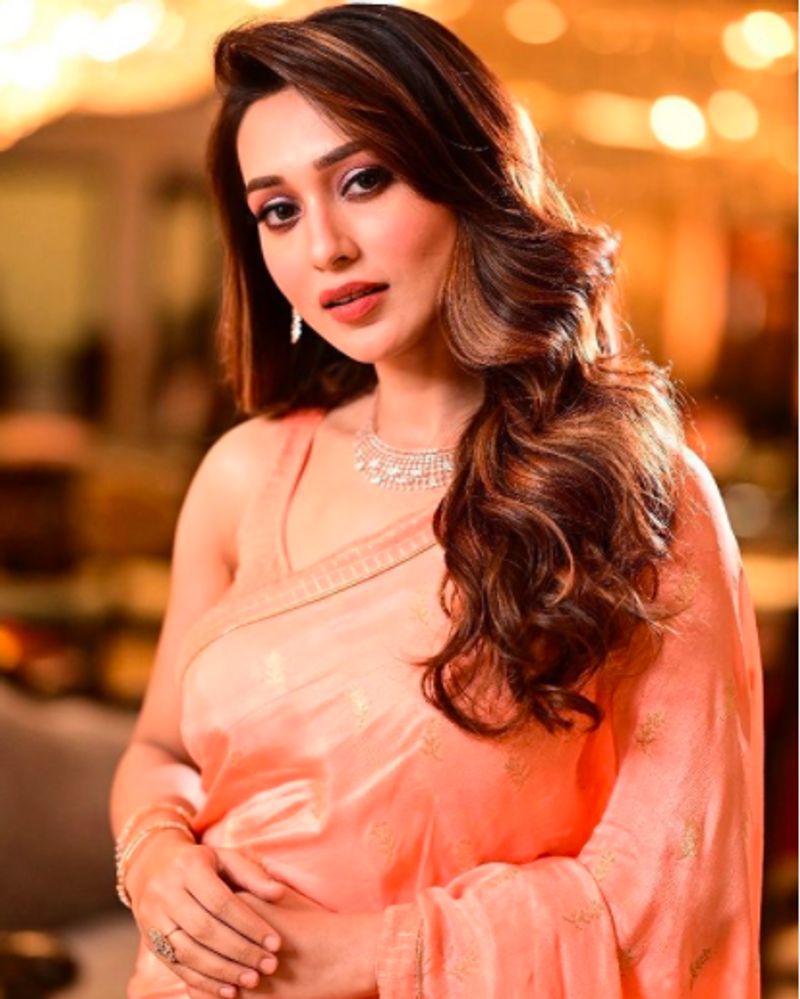 MP actress Mimi Chakraborty did a qna session on instagram BRD