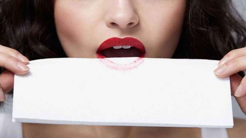 How to protect your lipstick though wearing masks