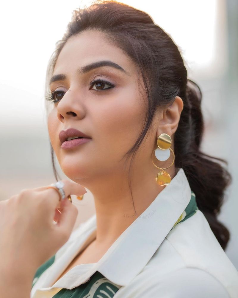 two different chef programmes hosting by sreemukhi and anasuya who will be the winner