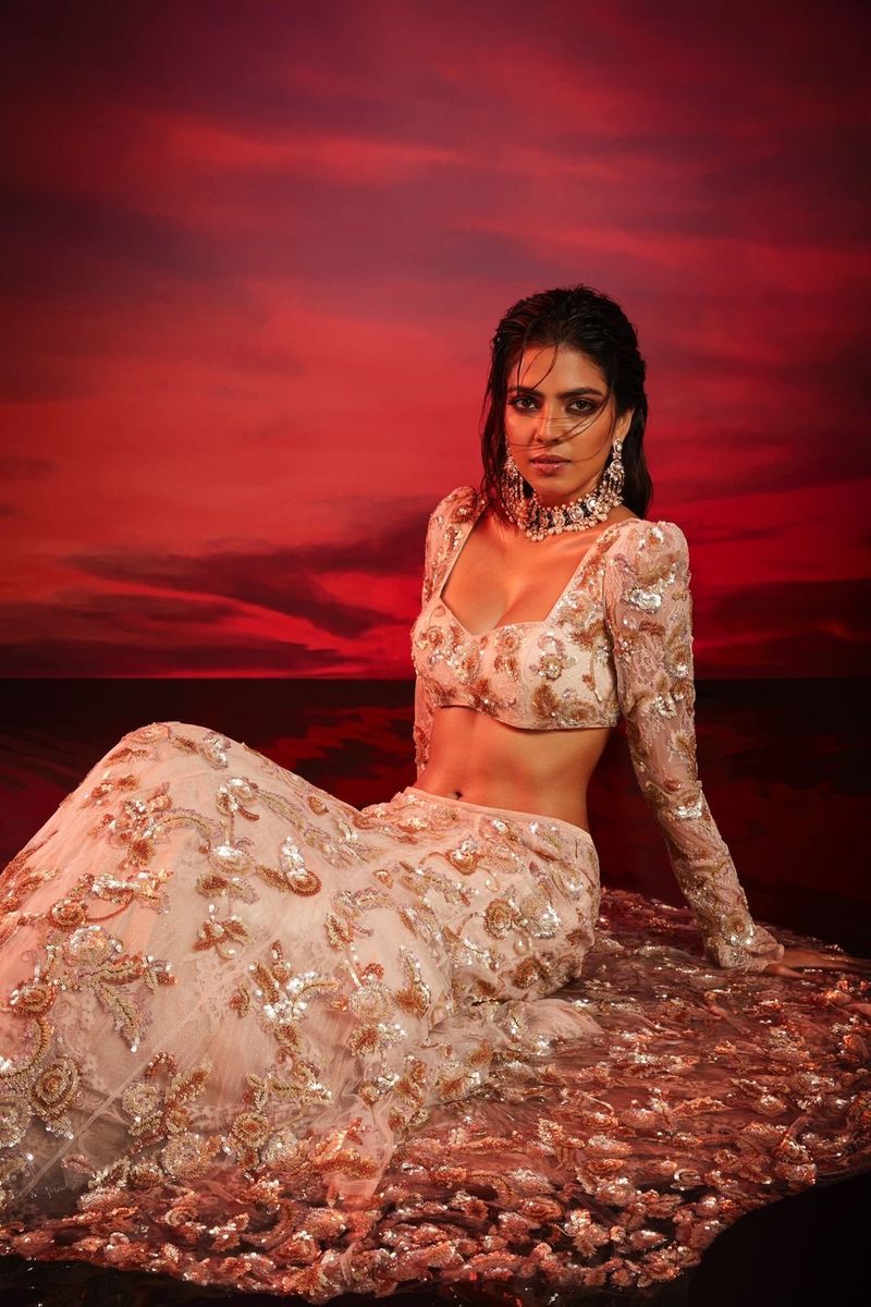 malavika Mohanan latest hot photoshoot is eye feast to youth