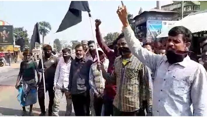 Locals gave go back slogan to raju banerjee in Deucha Pachami bmm Locals gave go back slogan to raju banerjee in Deucha Pachami bmm