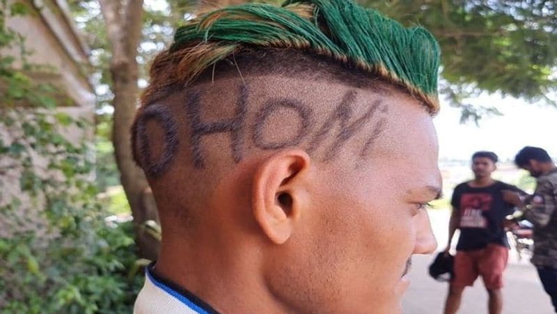 jharkhand ranchi mahendra singh dhoni fan ajay gill walking 1436 km from haryana mahi hugged selfie air Ticket UDT