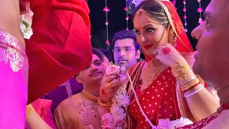 Puja Banerjee Wedding Album, Varmala and other marriage rituals Photos kpg