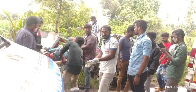 Erode near car and lorry truck accident spot death at 5 members