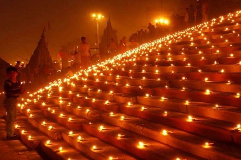 uttar pradesh,varanasi dev deepawali 2021 ganga ghat illuminated by 15 lakh lamps, five girls will perform ganga aarti stb