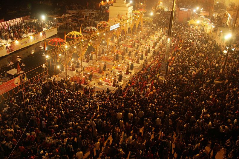 uttar pradesh,varanasi dev deepawali 2021 ganga ghat illuminated by 15 lakh lamps, five girls will perform ganga aarti stb