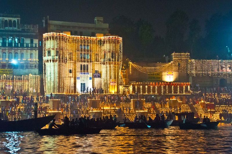 uttar pradesh,varanasi dev deepawali 2021 ganga ghat illuminated by 15 lakh lamps, five girls will perform ganga aarti stb