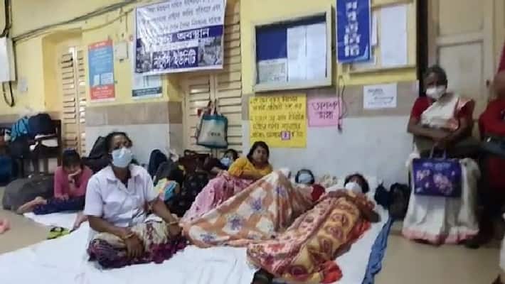 SSKM Nurses protest over Transfer for protesting against pay inequality bpsb SSKM Nurses protest over Transfer for protesting against pay inequality bpsb