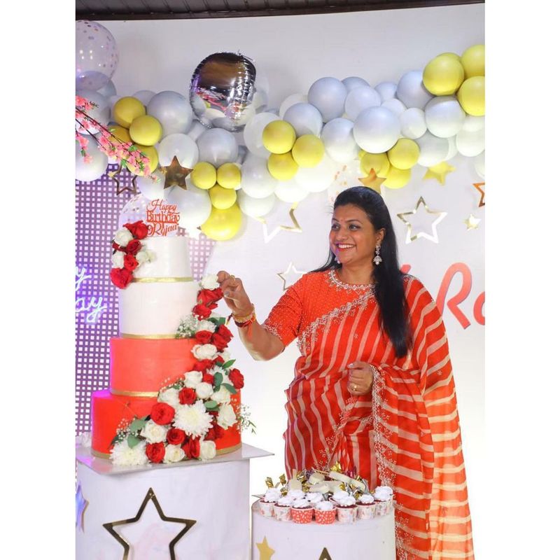 roja selvamani birthday celabration pics hul chul in internet
