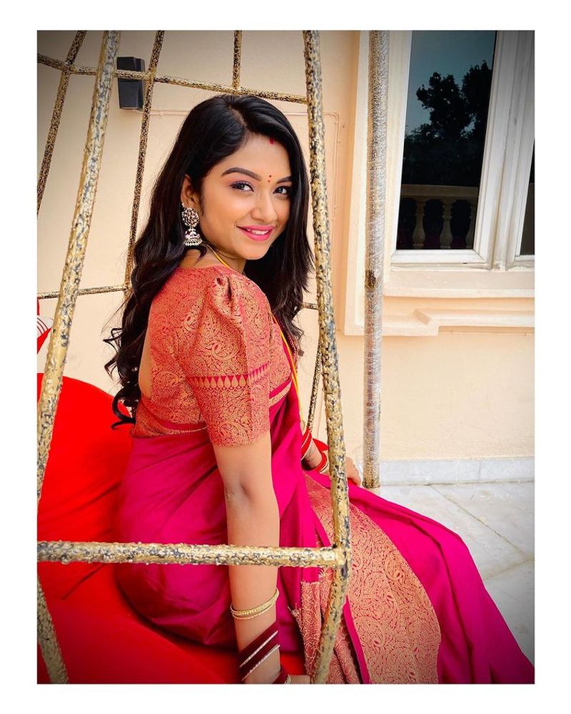Chithi 2 serial fame bridal look photos goes viral in internet