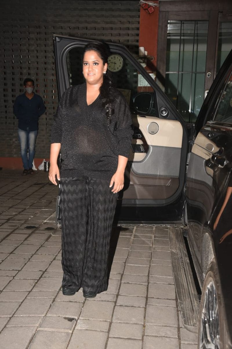 From Krishna Shroff looking hot in crop top, Tara Sutaria slaying in shorts; celebs were spotted here SCJ