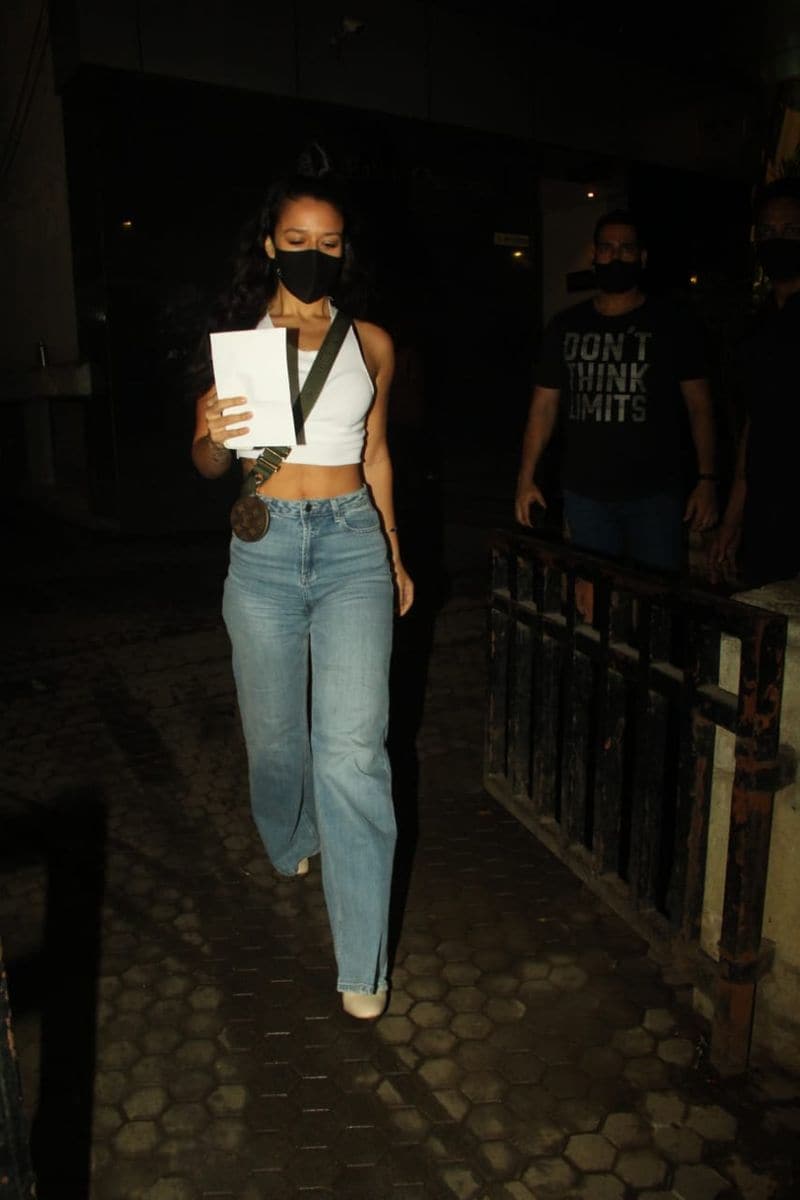From Krishna Shroff looking hot in crop top, Tara Sutaria slaying in shorts; celebs were spotted here SCJ
