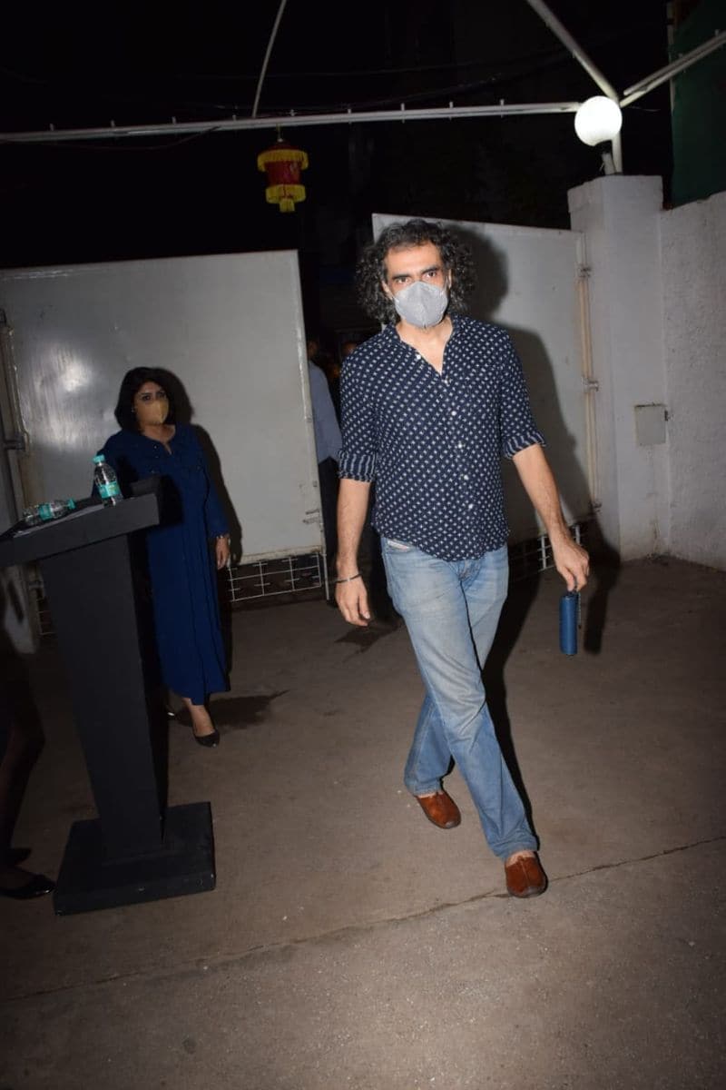 From Krishna Shroff looking hot in crop top, Tara Sutaria slaying in shorts; celebs were spotted here SCJ