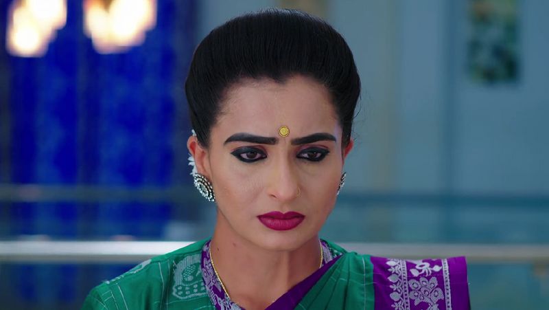 Soundarya and Anand Rao fear that Deepa may decide to commit suicide in todays Karthika deepam serial episode