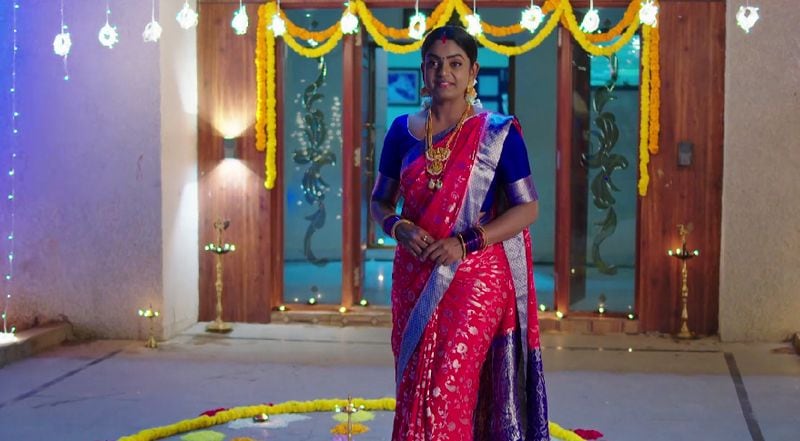 Soundarya and Anand Rao fear that Deepa may decide to commit suicide in todays Karthika deepam serial episode