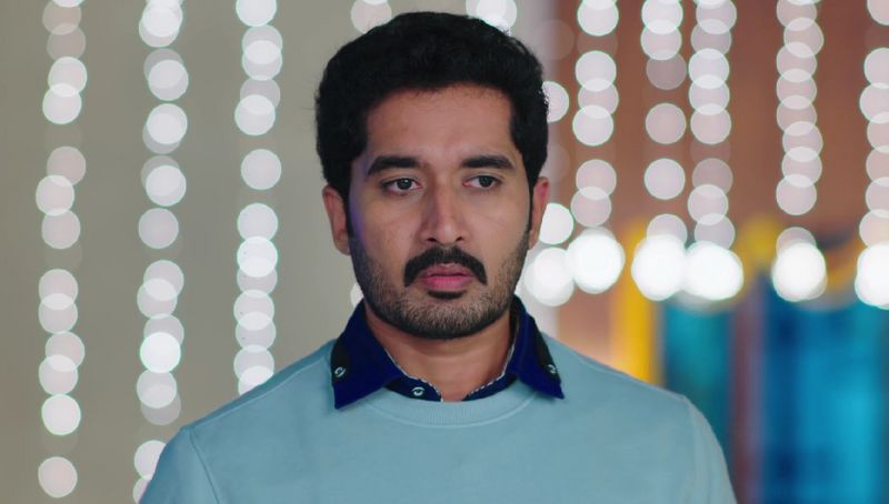 Soundarya and Anand Rao fear that Deepa may decide to commit suicide in todays Karthika deepam serial episode