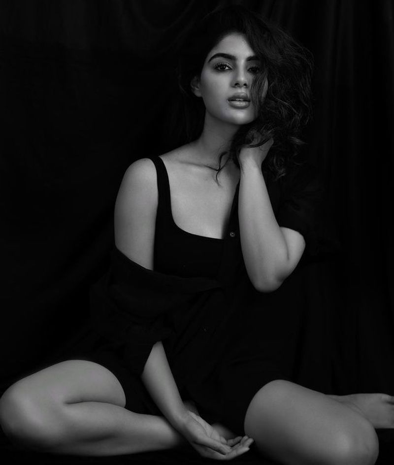 Bheemla Nayak Heorine Samyuktha Menon hot photos