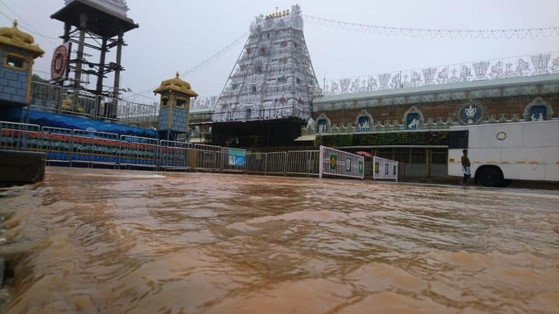 Heavy Rain floods in Andhra Pradesh and Tamil Nadu