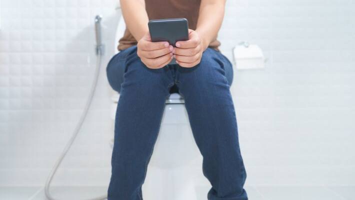 Why you should never take your mobile phone into the toilet Why you should never take your mobile phone into the toilet