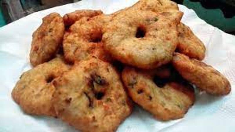 Tasty alasandhal vadalu recipe and preparation full details are here