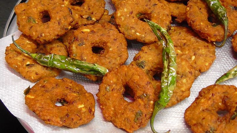 Tasty alasandhal vadalu recipe and preparation full details are here