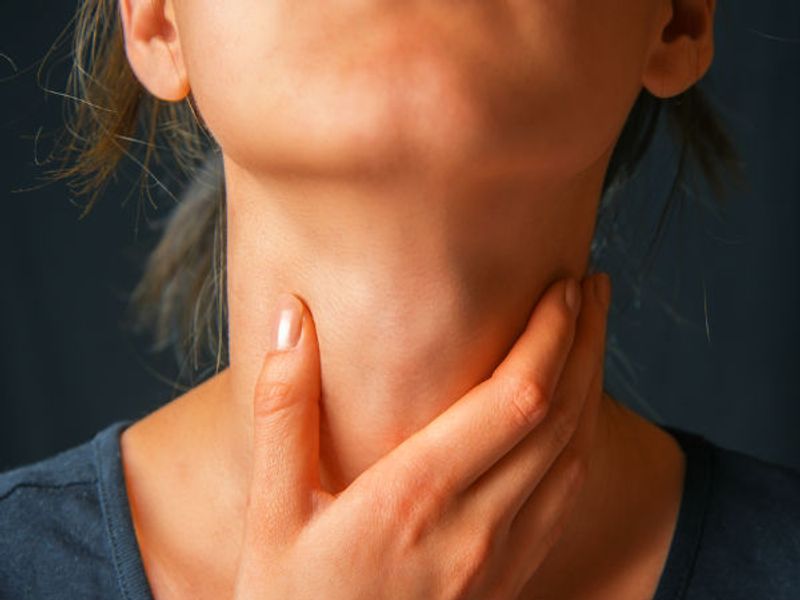 Best natural remedies for throat pain in winter season full details are here