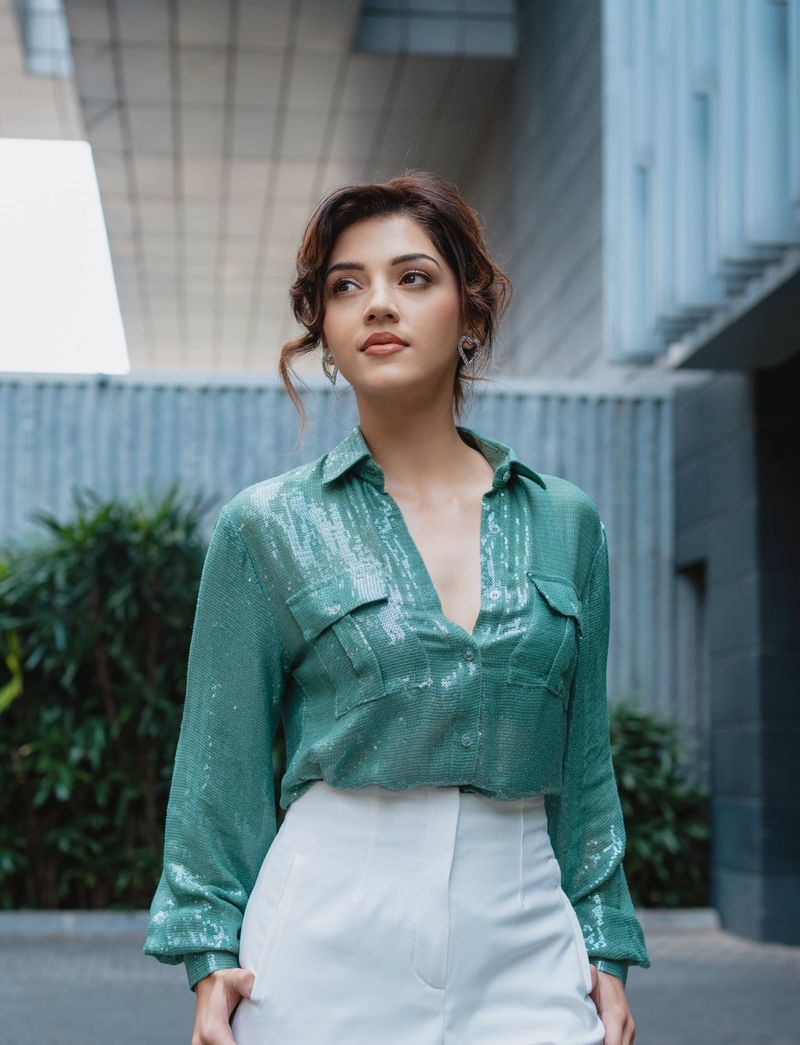 mehreen thigh show with small skirt she demanding mind blowing remuneration to nagarjuna
